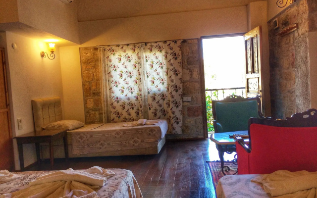 Parmis Boutique House