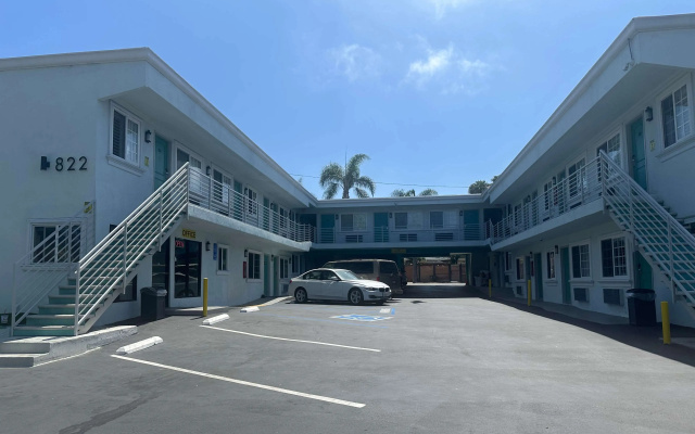 Super 8 by Wyndham Oceanside Downtown