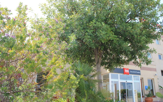 Отель ibis Jerez de La Frontera Испания, Херес-де-ла-Фронтера - отзывы, цены и фото номеров - забронировать отель ibis Jerez de La Frontera онлайн вид на фасад