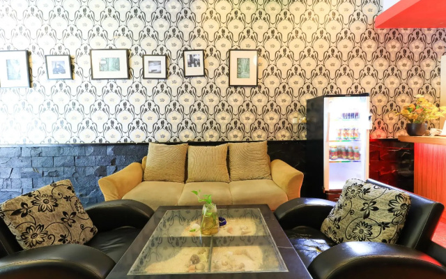 Labuana Homestay and Cafe Garden Makassar