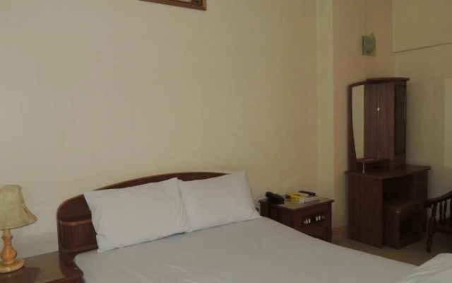 Favour Hotel