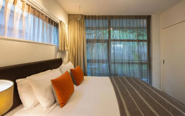Panorama Terrace Apartments, Element Escapes