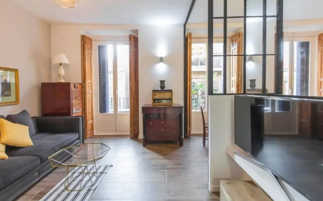 Bright & Compact One Bed Apartment in Malasaña