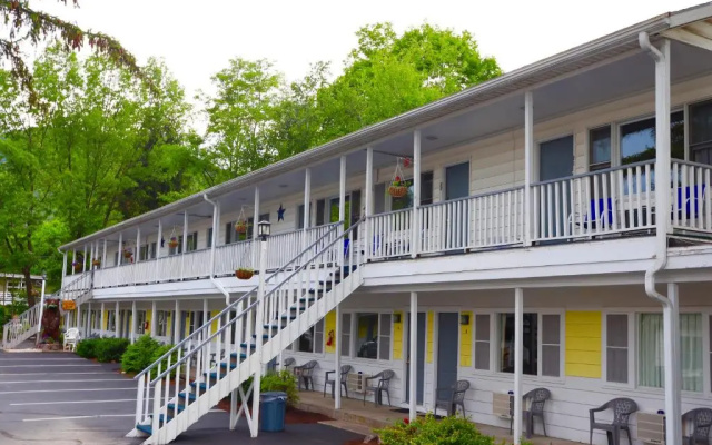 Admiral Motel