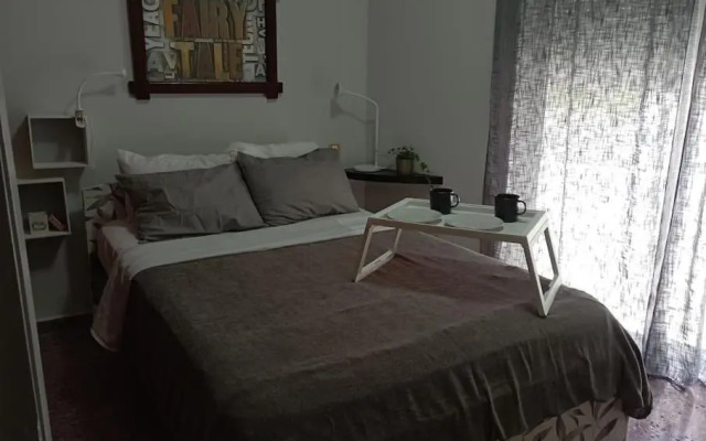 ΤΟ ΔΙΑΜΕΡΙΣΜΑ ΤΗΣ ΜΑΙΡΗΣ or MARY'S APARTMENT