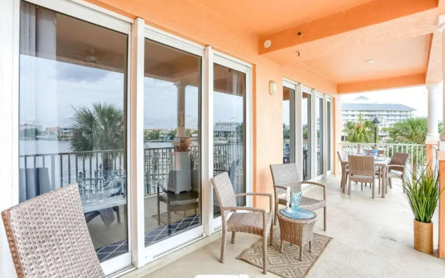 206 Harborview Grande