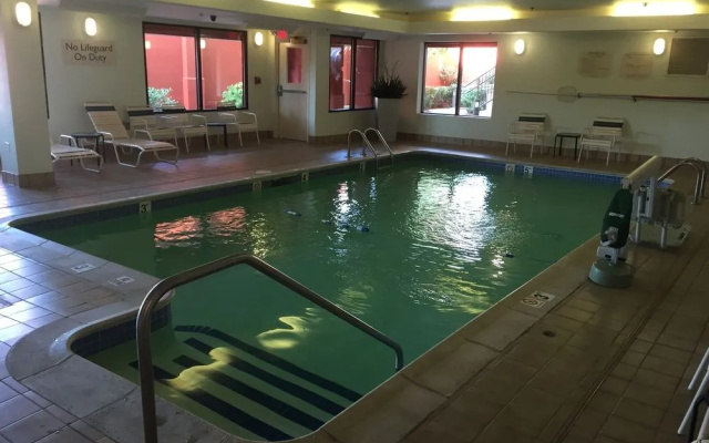 Courtyard By Marriott Boston Revere Hotel