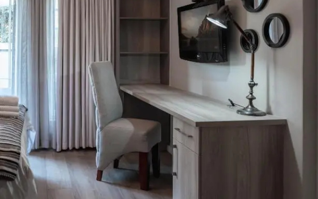 Royal Albert Suites