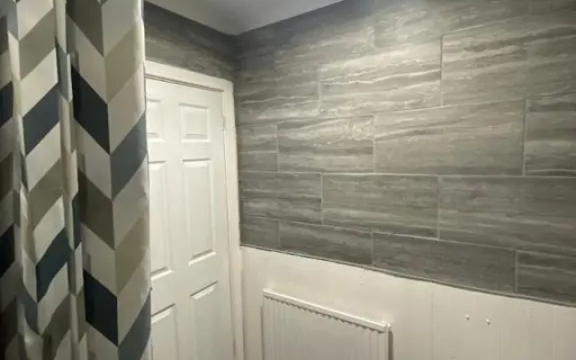 Cosy 3 Bedroom House, Free Parking & Wifi