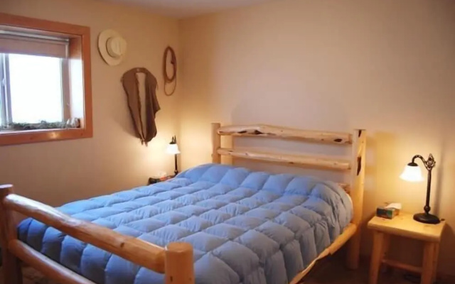 Creekview Court by Apex Accommodations