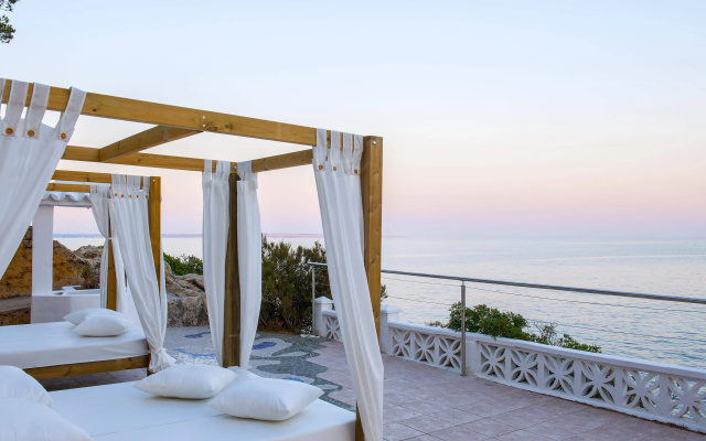 Globales Cala Vinas Adults Only 16+