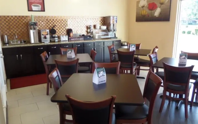 Economy Inn Russellville
