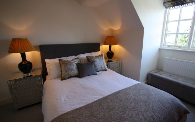 Ravenstone Manor