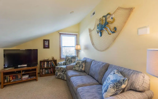 StingWray Cove by Oak Island Accommodations