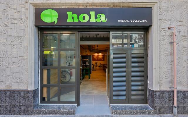 Отель Hola Hostal Collblanc вид на фасад