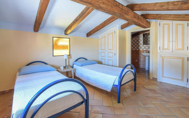 Stunning Home in Capo D'orso - Palau With 3 Bedrooms
