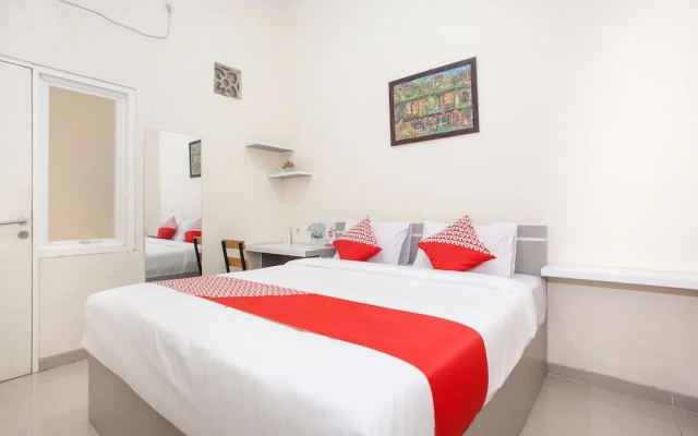 Oyo 1295 Linns Family Residence