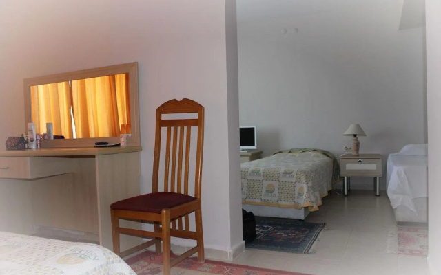 Can Karaburun Hotel