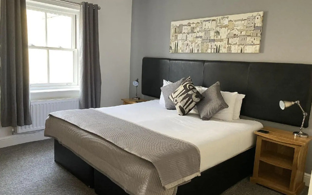 The Three Horseshoes Hotel