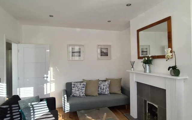 Newly Refurbished 4-bed House in Bournemouth