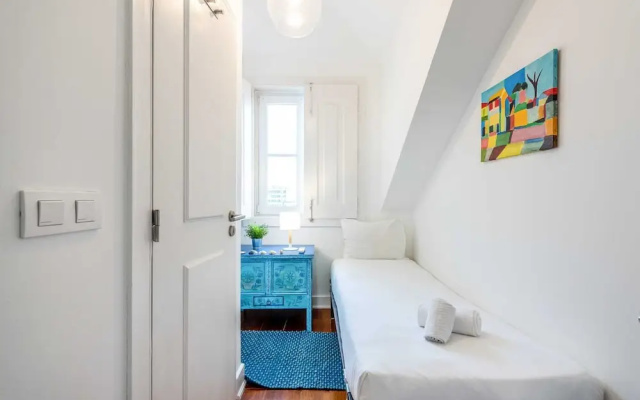 Rustic-style Apt Near Bairro Alto