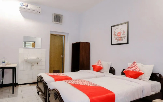 OYO 1036 Hotel Palem 1