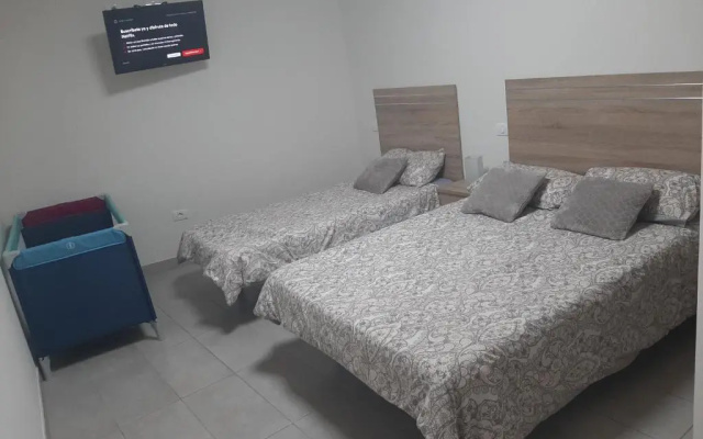 El Puente Holiday Home I- Airport 8,1K