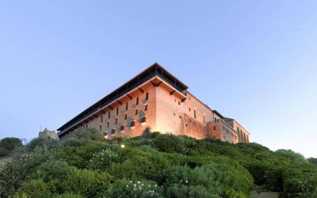 Отель Parador de Carmona вид на фасад