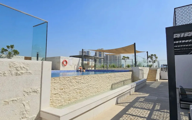 Mesmerizing Studio Located in the Center of JVC