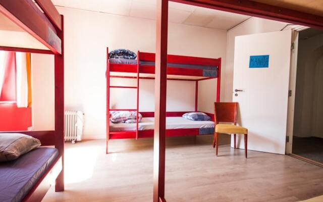 Отель Red Emperor Hostel Эстония, Таллин - - забронировать отель Red Emperor Hostel, цены и фото номеров комната для гостей