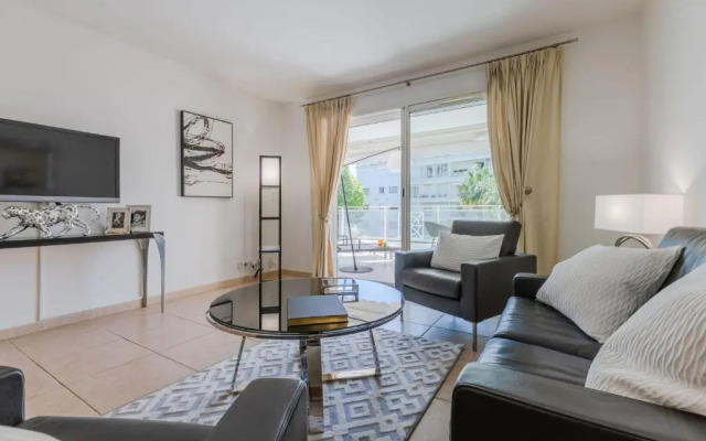 Stylish 2-bedroom apartment in an upscale residence building