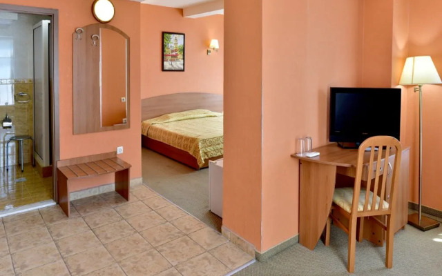 SG Estreya Palace