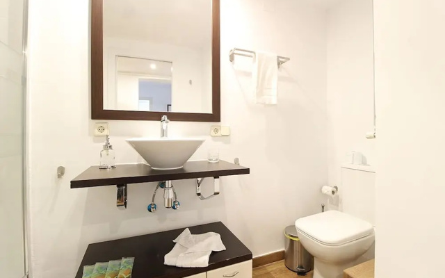Luminous Apartment in Chueca Allôhousing