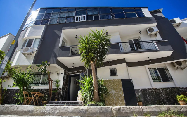 8 Rooms House