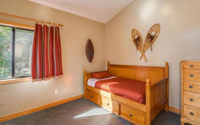Riverside Lodge