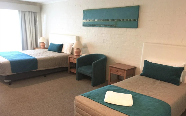Mollymook Shored Hotel