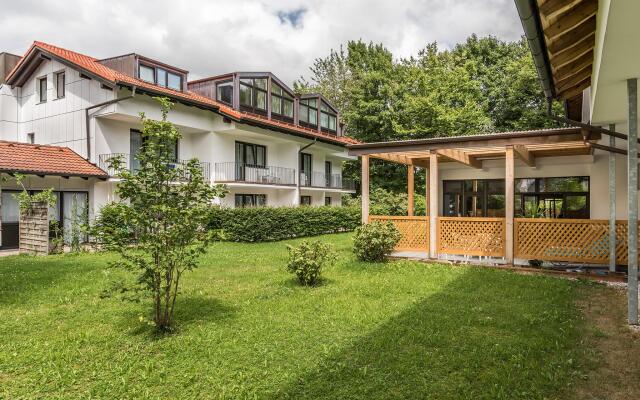 Hotel Am Moosfeld вид на фасад