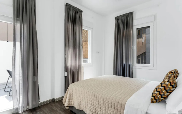 Sanders Center - Cozy Studio Apt With Balcony
