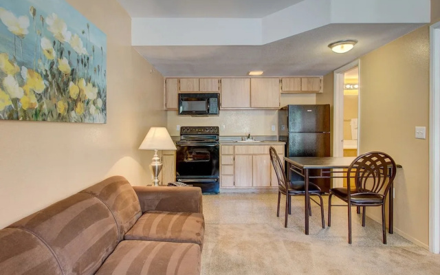 Emerald Suites