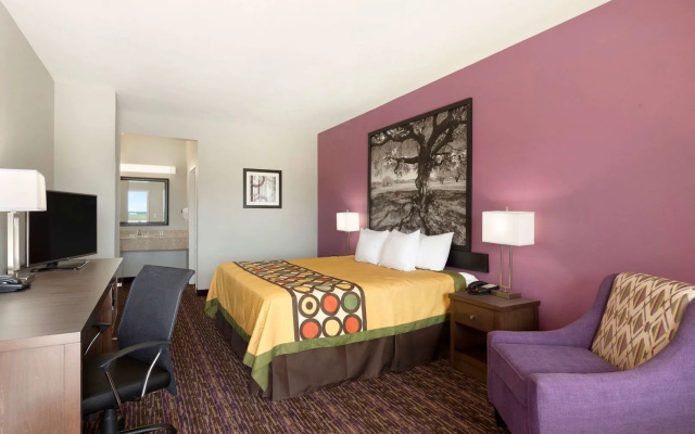 Super 8 by Wyndham Carrizo Springs