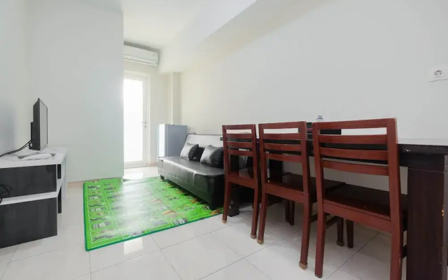 Pool View 2BR Apartment @ Springlake Summarecon