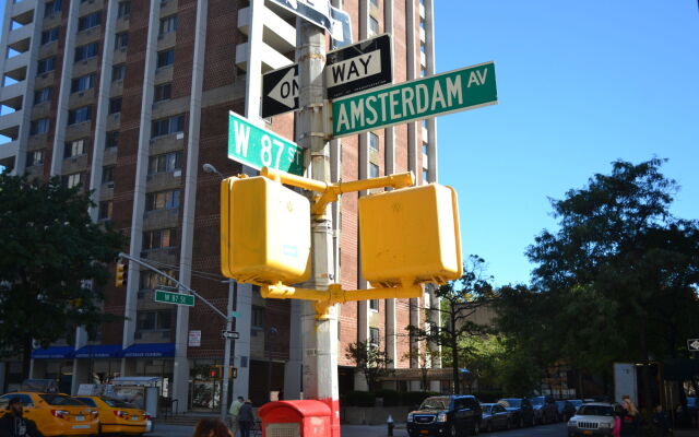 Отель Central Park West Hostel США, Нью-Йорк - 2 отзыва об отеле, цены и фото номеров - забронировать отель Central Park West Hostel онлайн вид на фасад