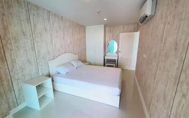 1 Bedroom Beachside Condo in Cha-am