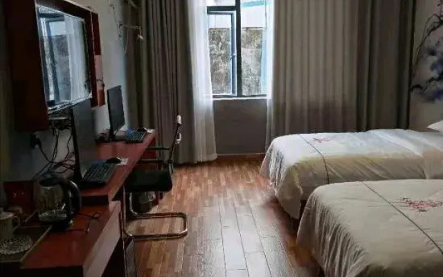 Fengxin Tiantian Holiday Hotel