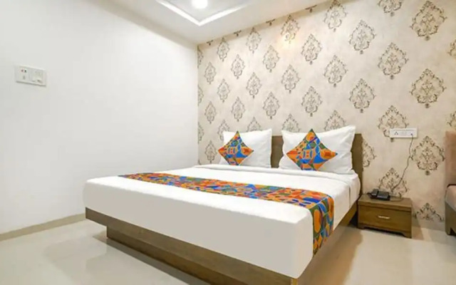 Fabhotel Ten Eleven
