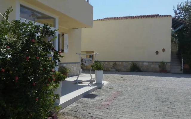 Leonidas Resort