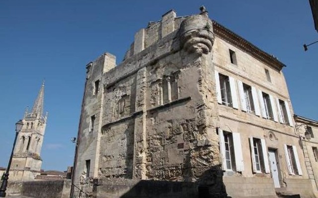 Отель Maison de la Commanderie Франция, Сент-Эмильон - отзывы, цены и фото номеров - забронировать отель Maison de la Commanderie онлайн вид на фасад
