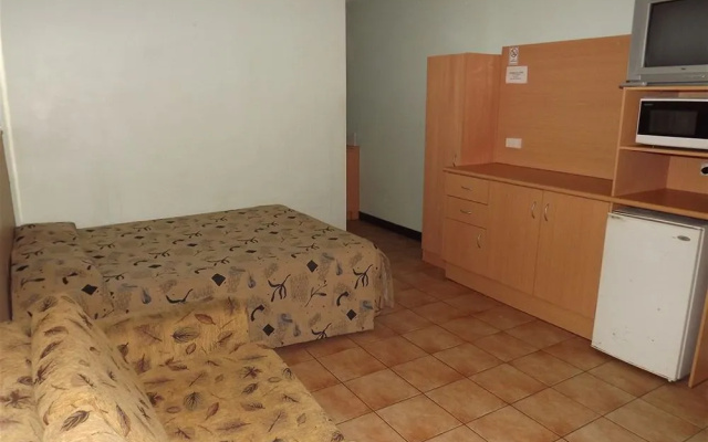 Palm Court Budget Motel Hostel/Backpackers