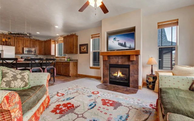 5640 Kodiak Way Townhouse by RedAwning