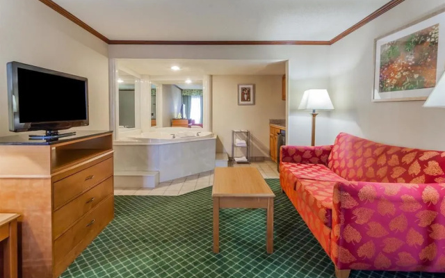 Days Inn & Suites Warren
